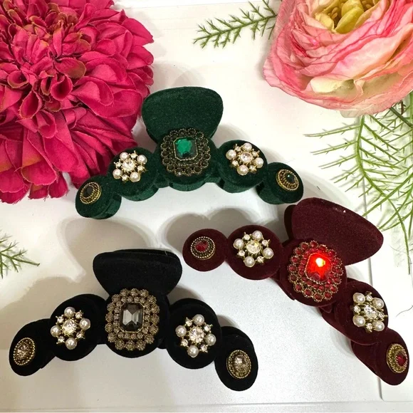 One Left!⚜️Emerald Velvet Crystal Embellished Hair Clip - Picture 3 of 6